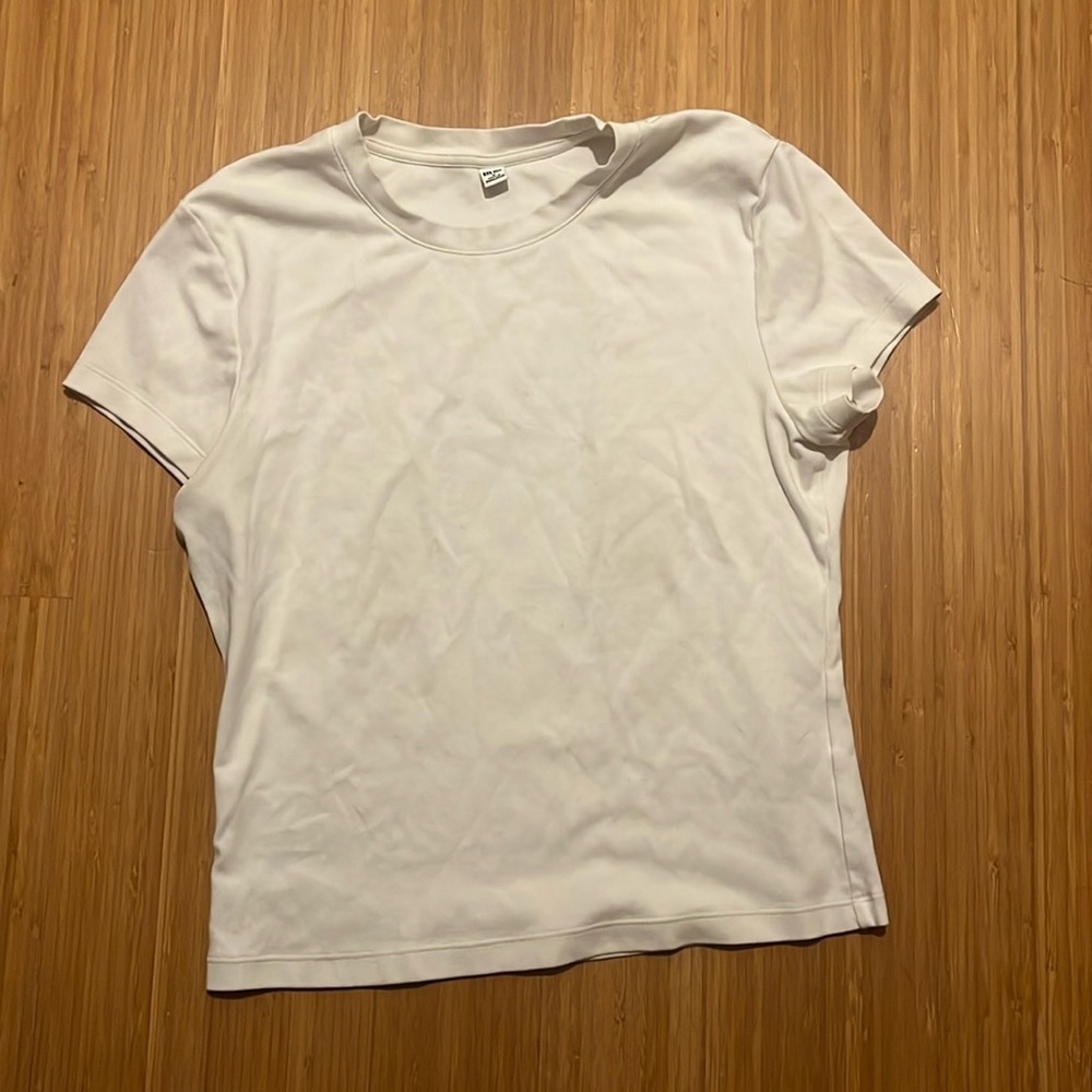 Uniqlo size M mini T shirt in white